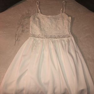 WHITE LACE DRESS KNEEE LENGTH